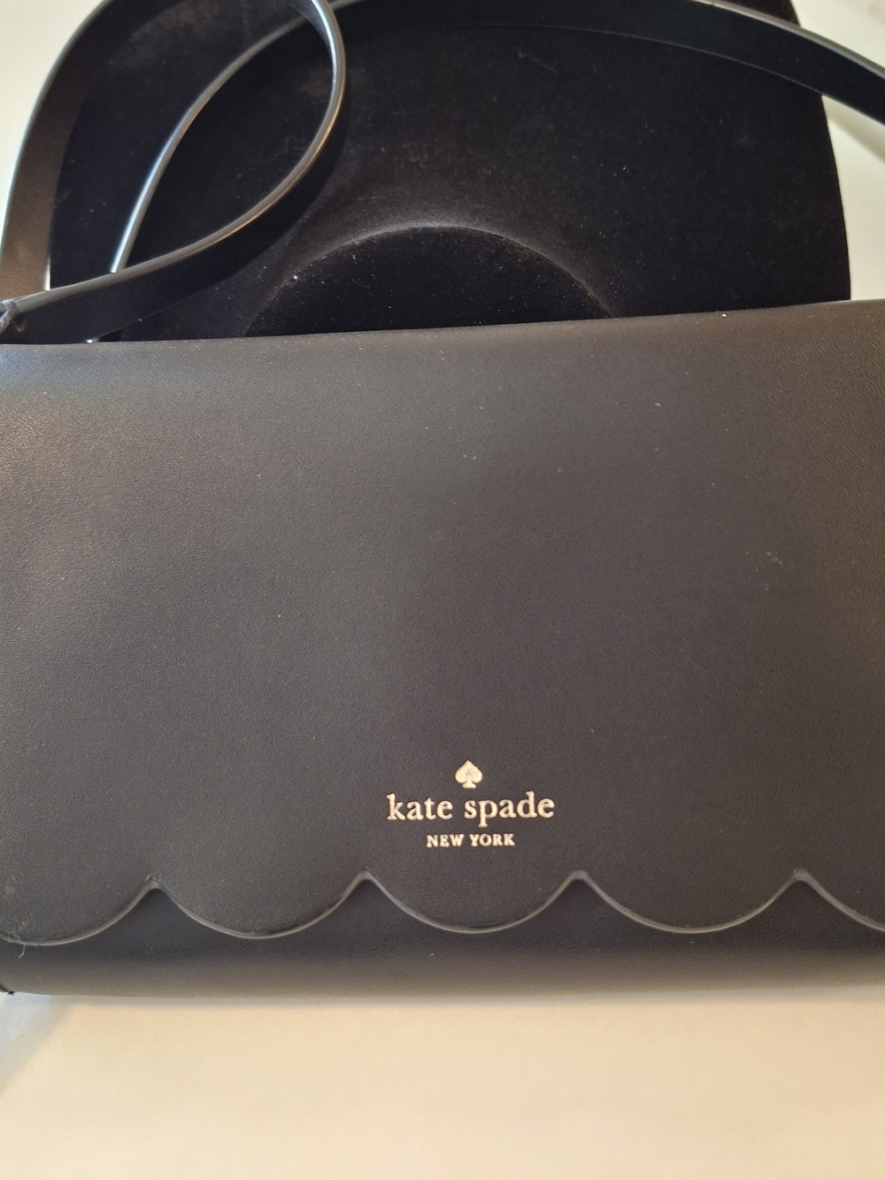 Kate Spade Black Scallop-Edge GemmaCrossbody Wallet with Gold Logo